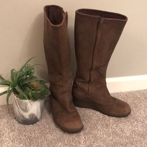 Keen Akita slip on wedge tall boots